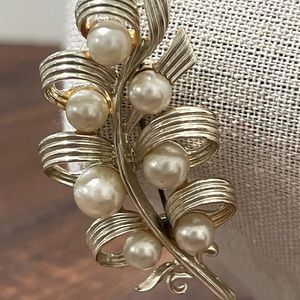 Pearl silver tone brooch